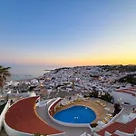 아파트 Breathtaking Ocean & Views By Becherish *